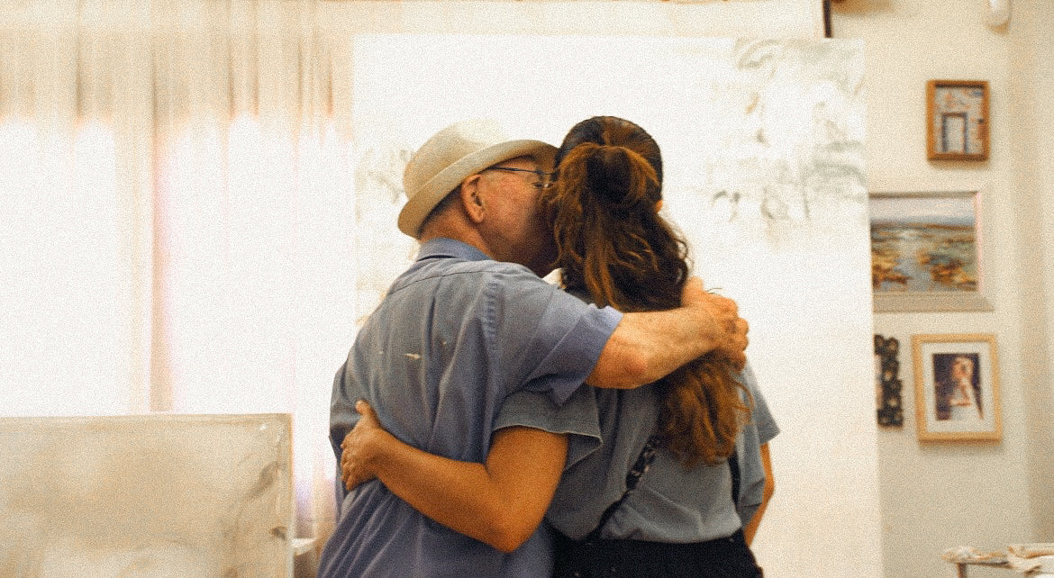 Cargar video: Video sobre Rebeca López y Juan González Alacreu, abuelo y nieta que comparten profesión, la pintura y estudio, nos cuentan en el video su historia y como es su día a día siendo artistas plásticos.