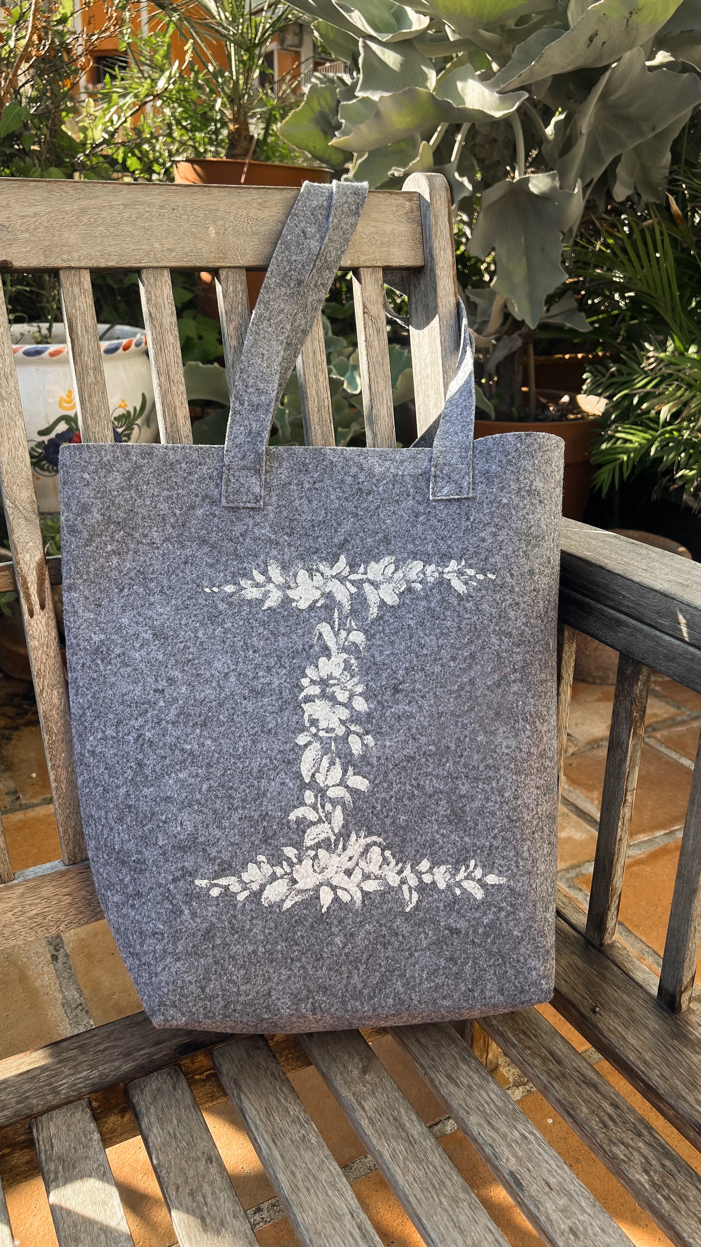 BOLSO + INICIAL PINTADA A MANO