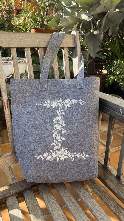 BOLSO + INICIAL PINTADA A MANO